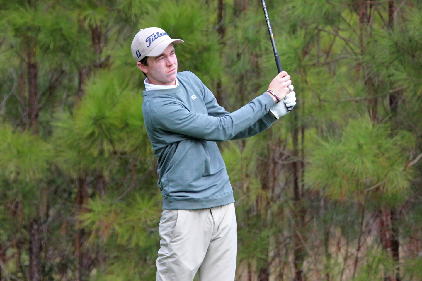 Potter Sets Course Record to Take the Lead