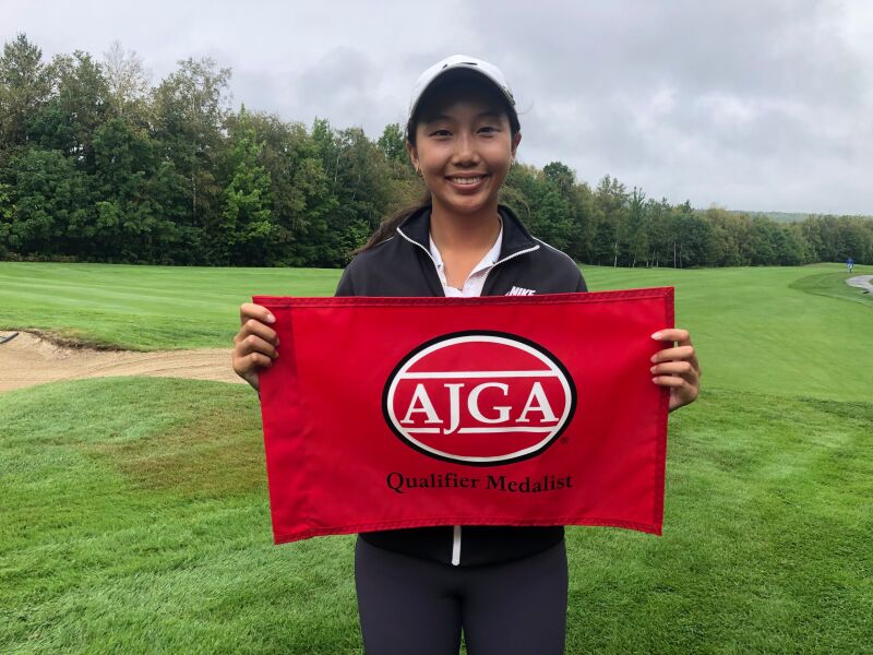 Vanessa Zhang with Qualifier Medalist Flag -2021 Coca-Cola Junior Championship.jpeg